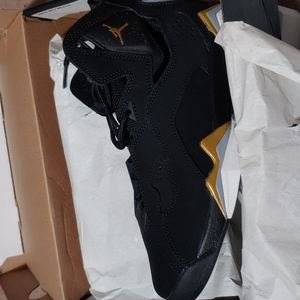 Jordan True flight Black/metallic gold/wolf grey Size 5